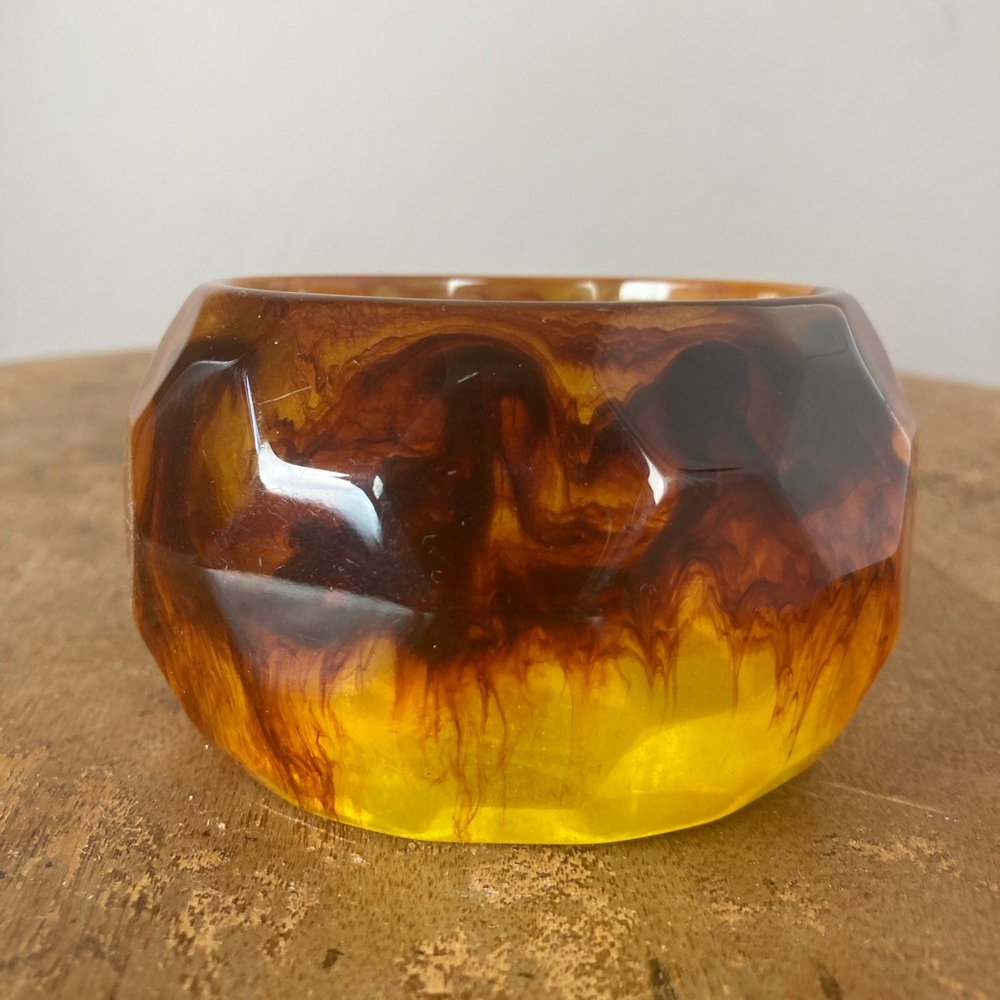 Chunky Amber Swirl Lucite Faceted Bangle
